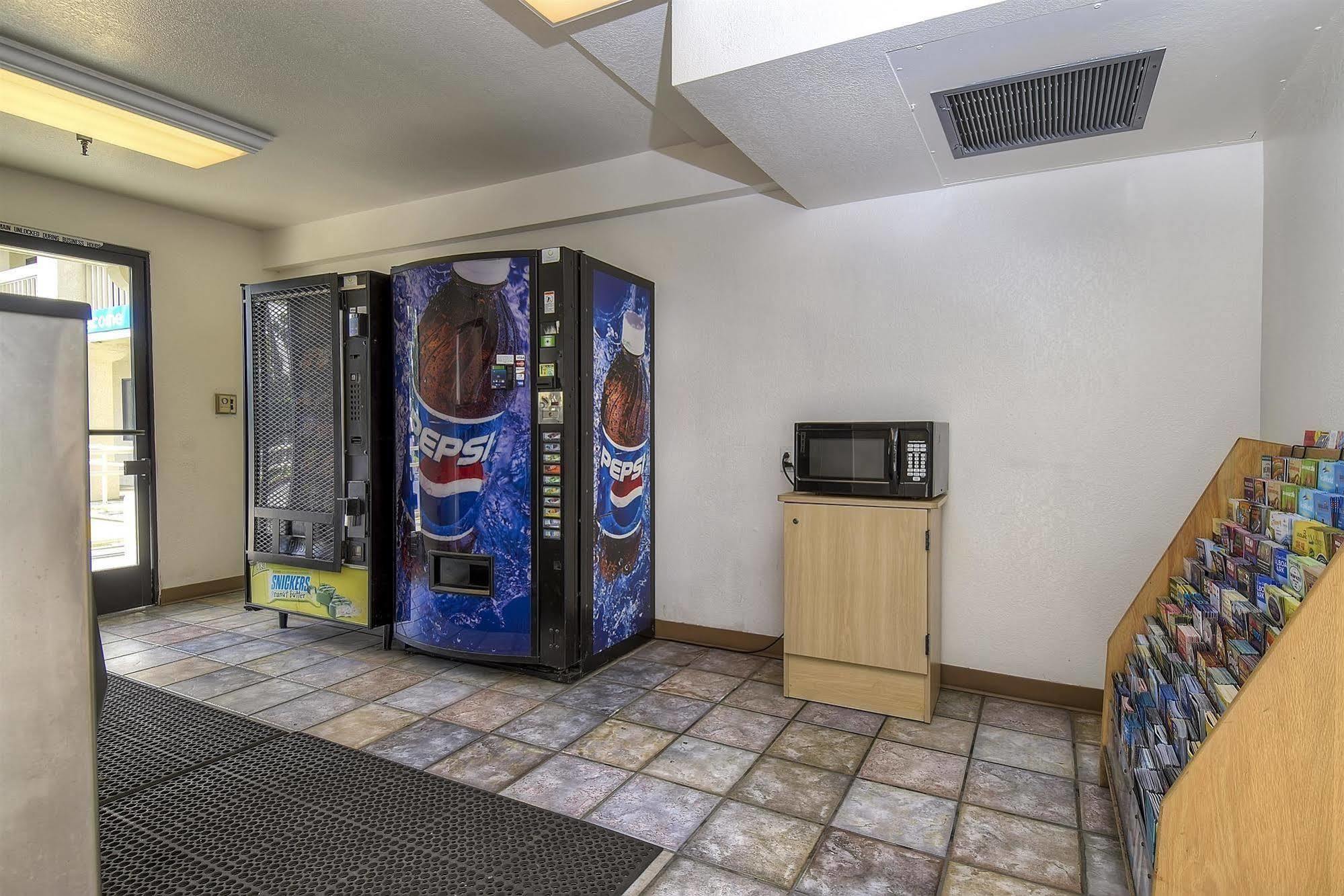 Motel 6-Carlsbad, Ca Beach Exterior photo